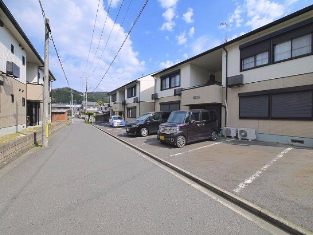 駐車場　駐車場に車を止められます