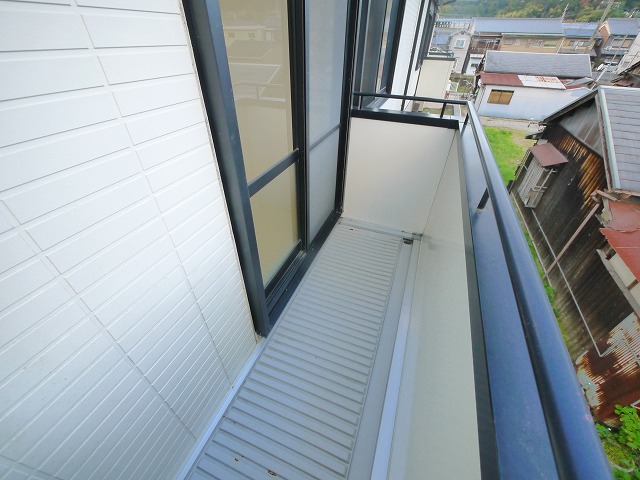 バルコニー　外からの目が気にならないバルコニーで洗濯物が干せます