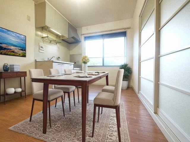 居室・リビング　CGで家具等を配置したもので家具等は含まれません