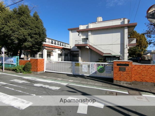 小学校　東小学校（小学校）まで528m