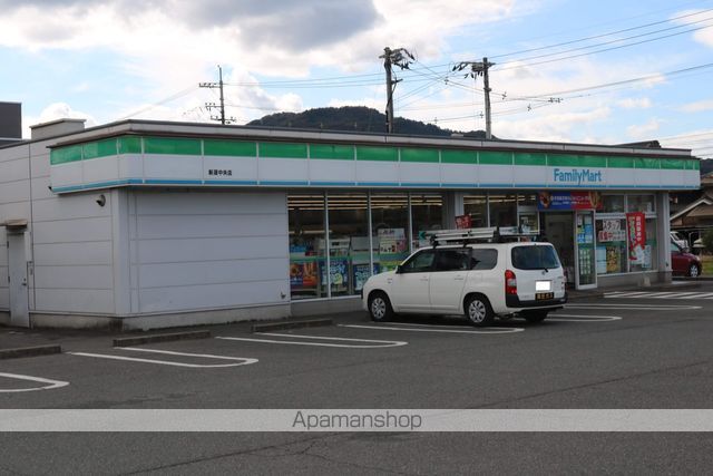 コンビニ　ファミリーマート（コンビニ）まで1098m