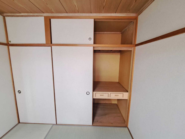 収納　押入