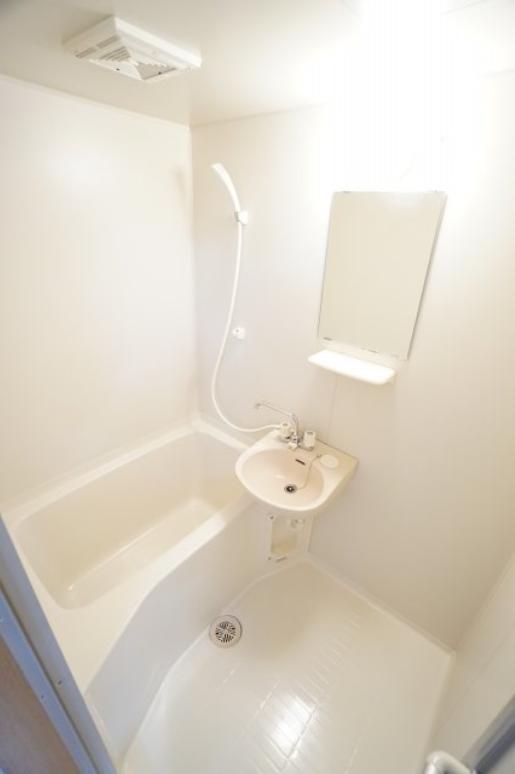 バス・シャワールーム　※同物件・反転タイプの写真です。