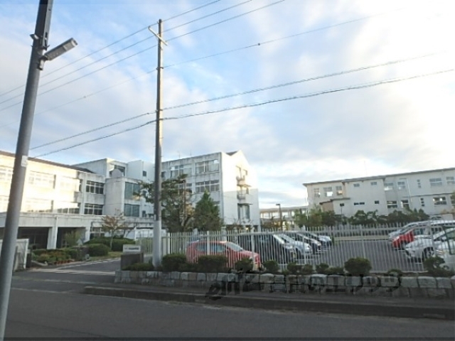小学校　中主小学校（小学校）まで800m