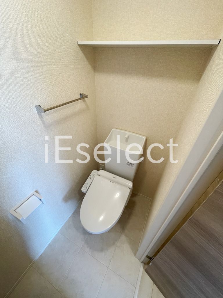 トイレ　温水洗浄便座付きのトイレです