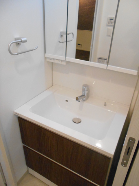 洗面設備　お洒落な独立洗面台が入ってます