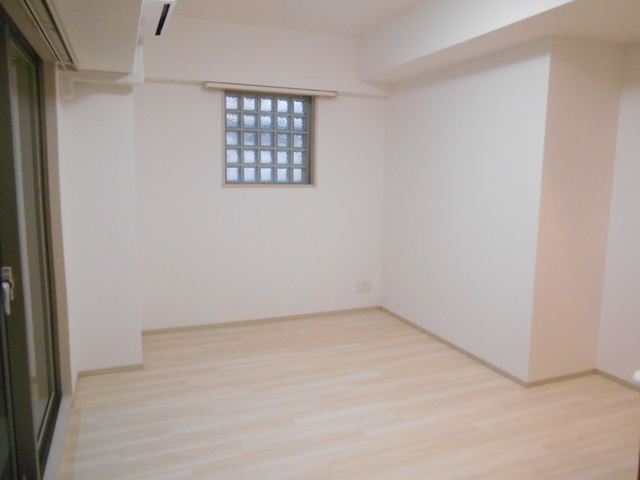 居室・リビング　リビング別アングルからの写真です