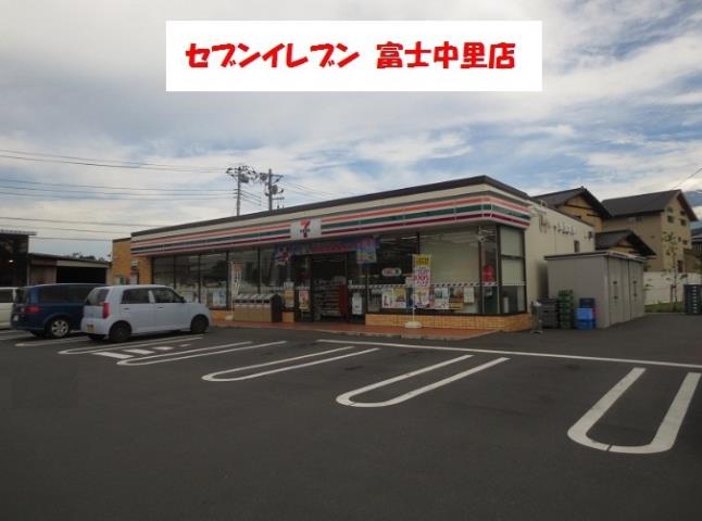 コンビニ　セブンイレブン（コンビニ）まで685m