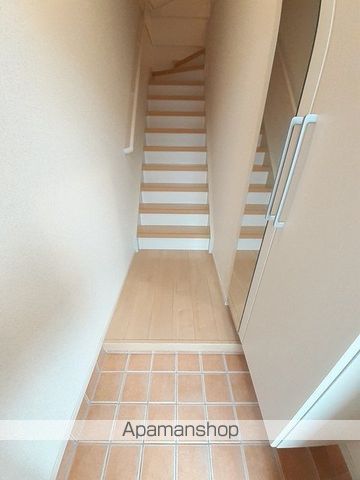 井原鉄道 御領駅 バス乗車時間：25分 最寄りバス停で下車 徒歩6分 2階建 築9年の玄関写真