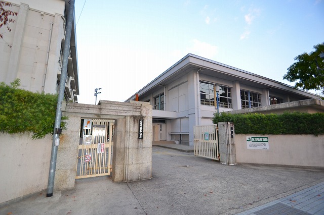 小学校　広島市立尾長小学校（小学校）まで215m