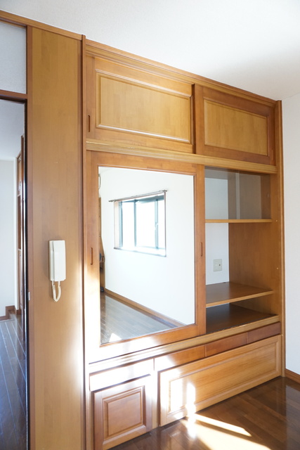 収納　収納の下は引き出し式ベッド！