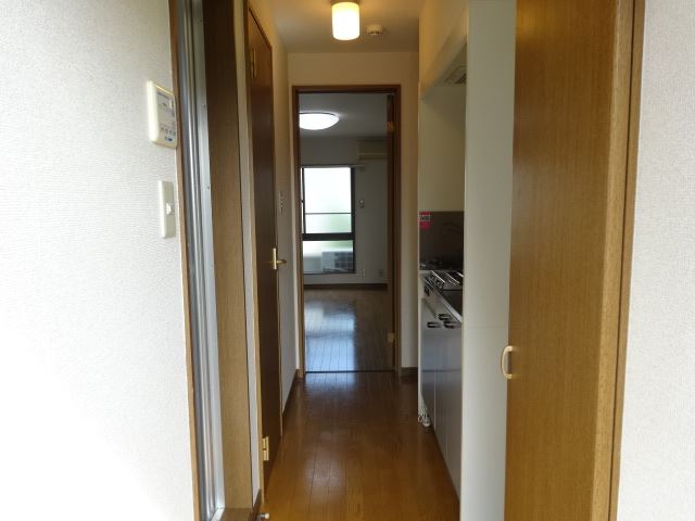 その他部屋・スペース　玄関からのお部屋の様子です。
