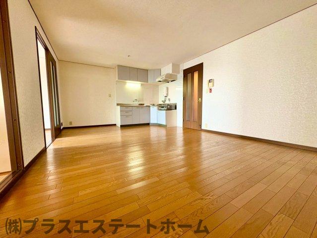 鈴蘭泉台第二ハウス1号棟の居間写真