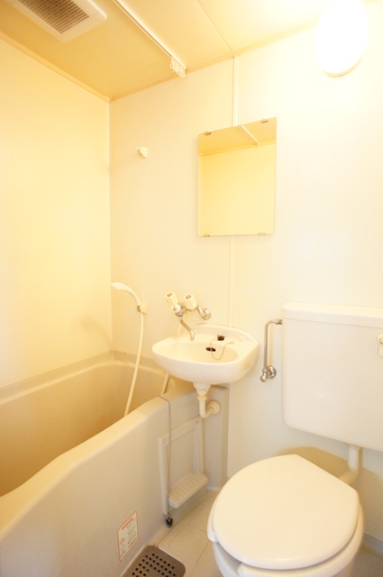 バス・シャワールーム　お掃除しやすい洗面台付き３点ユニットです☆