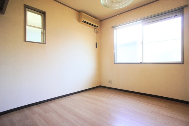 その他部屋・スペース　２面採光なので、明るく風通しのよいお部屋です♪