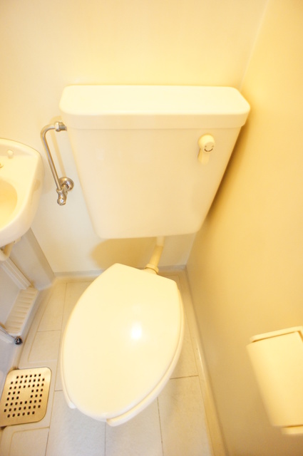 トイレ　清潔感ある洋式トイレです☆丸洗い可能でお掃除も楽々！！