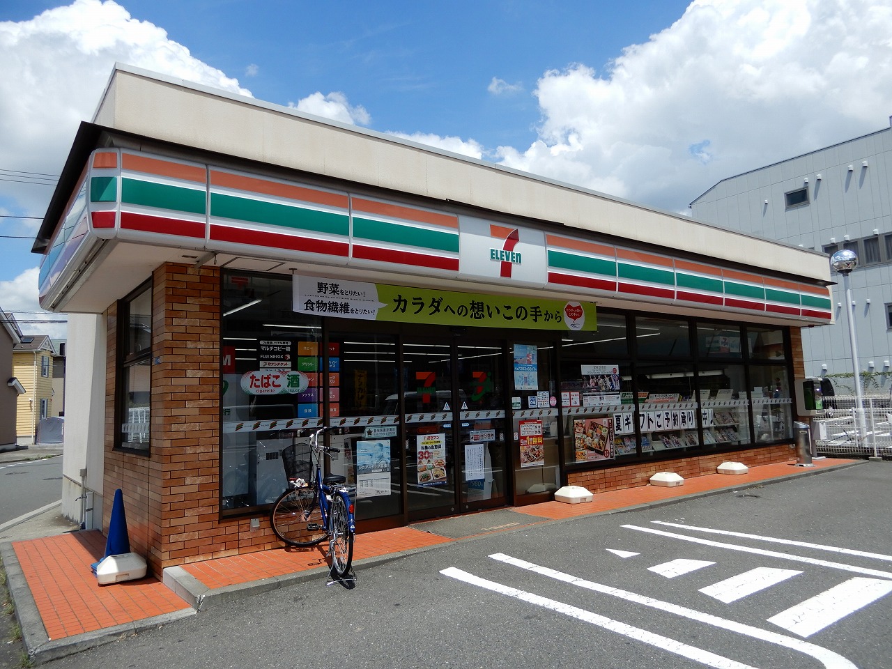 コンビニ　セブンイレブン横浜中川8丁目店（コンビニ）まで443m