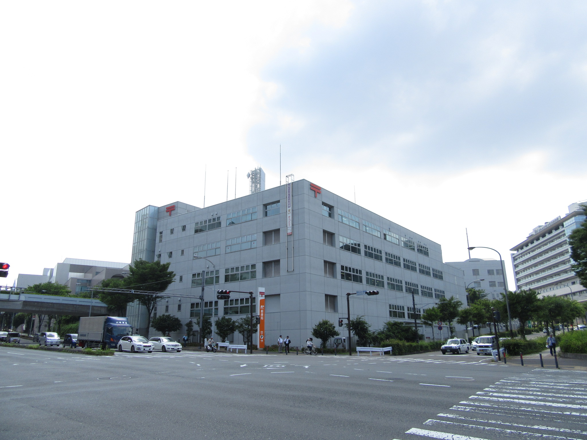 郵便局　都筑郵便局（郵便局）まで705m