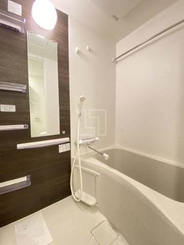 バス・シャワールーム　セレニテ難波プリエ　浴室