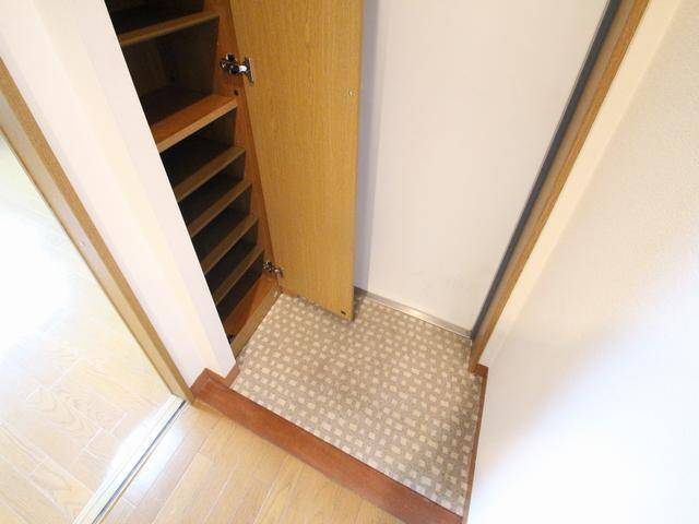 玄関　玄関には大きなシューズＢＯＸ