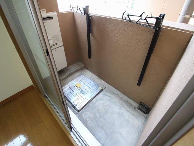 バルコニー　南の陽もあたるベランダ