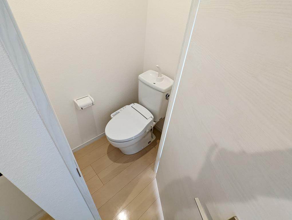 トイレ　温水洗浄暖房便座