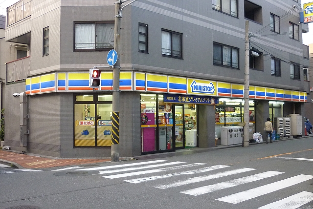 コンビニ　ミニストップ「松本町3丁目店」（コンビニ）まで375m