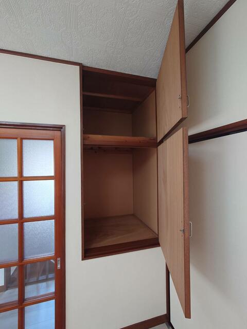 収納　２階階段上収納