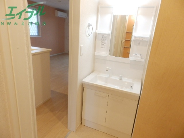 洗面設備　同型参考写真