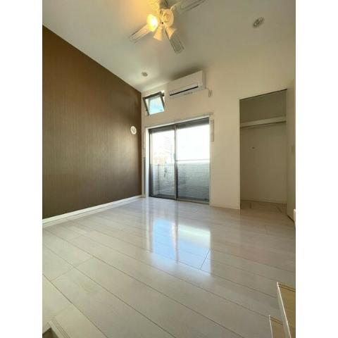 居室・リビング　室内