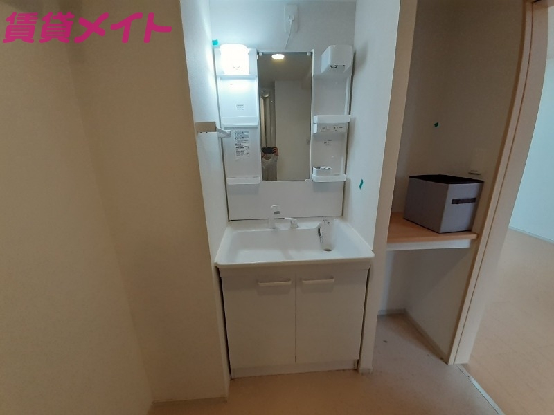 洗面設備　同型参考写真