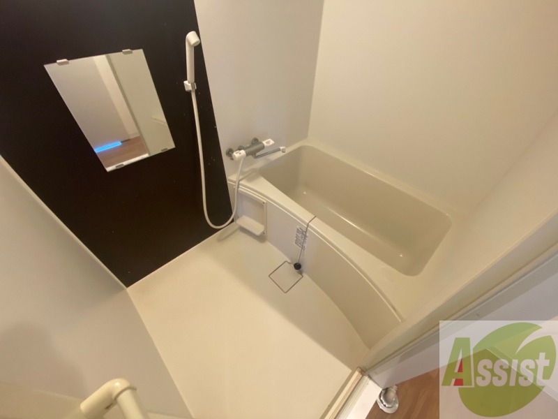 バス・シャワールーム　お風呂になります。一日の疲れを癒してくださいね。