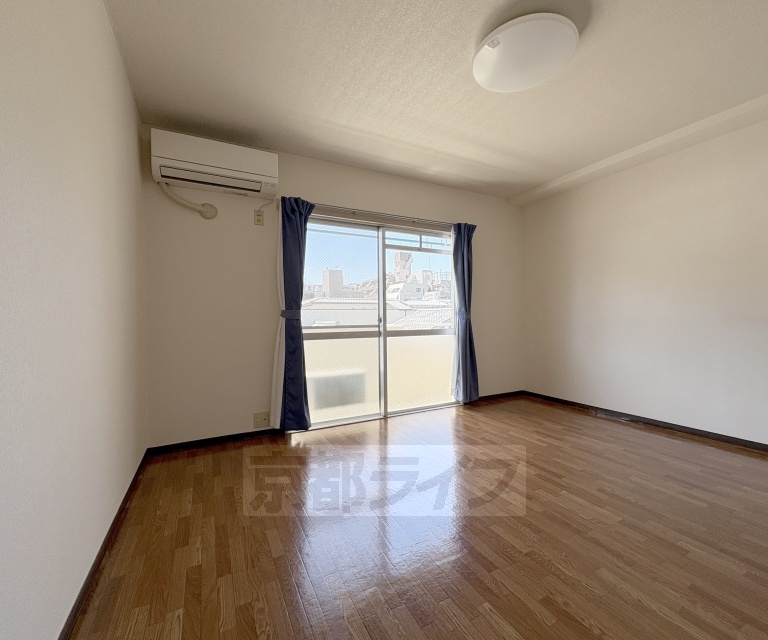 居室・リビング　広々した室内です。