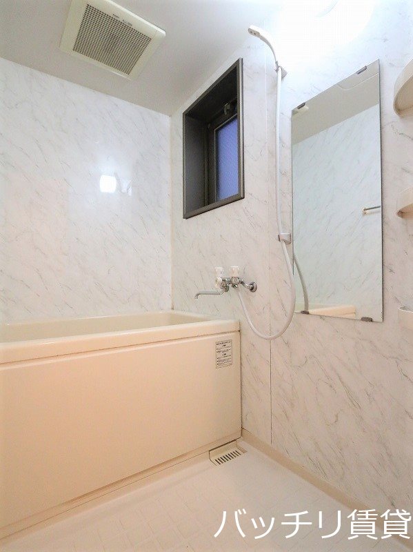 バス・シャワールーム　別号室写真の為現況を優先致します。