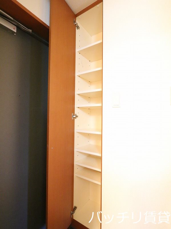 玄関　別号室写真の為現況を優先致します。