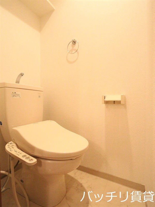 トイレ　別号室写真の為現況を優先致します。