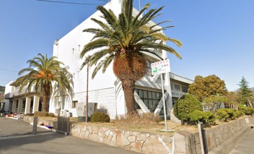 中学校　高松市立牟礼中学校（中学校）まで1031m