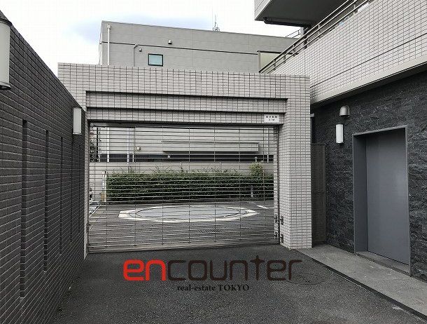 駐車場　エントランス