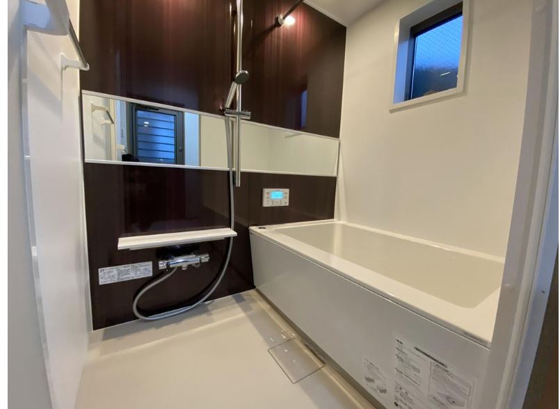 バス・シャワールーム　落ち着いた空間のお風呂です