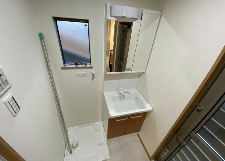 洗面設備　ゆったりとスペースのある洗面所