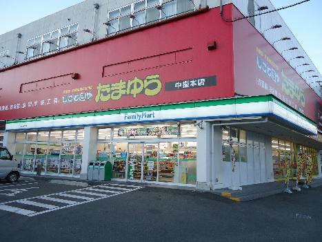 コンビニ　ファミリーマート 南中振三丁目店（コンビニ）まで69m