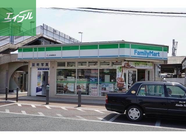 コンビニ　ファミリーマートJR鳥栖駅店（コンビニ）まで754m