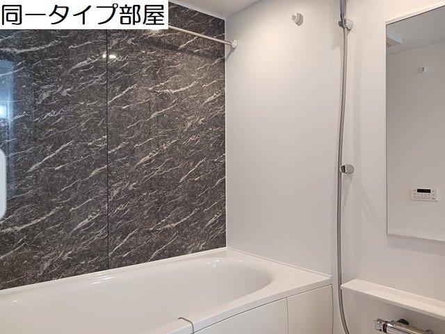 バス・シャワールーム　コンパクトで使いやすいお風呂です