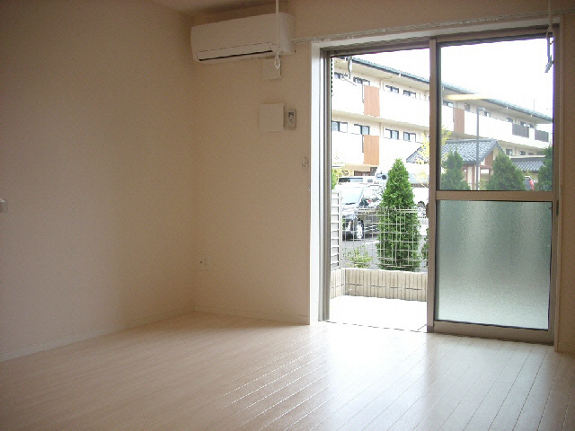 居室・リビング　※別部屋写真