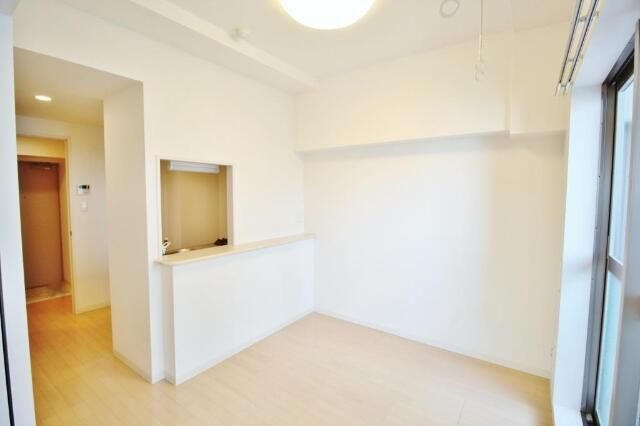 居室・リビング　こちらのリビングで趣味の時間をお楽しみください