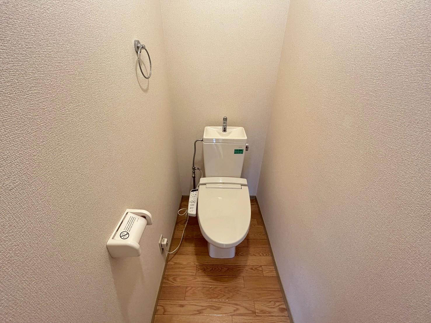 トイレ　温水洗浄暖房便座付トイレ