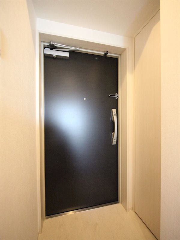 玄関　玄関　シューズボックス付（収納充実してます）