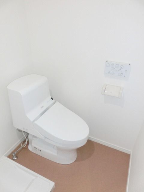 トイレ　洗浄機能付きです