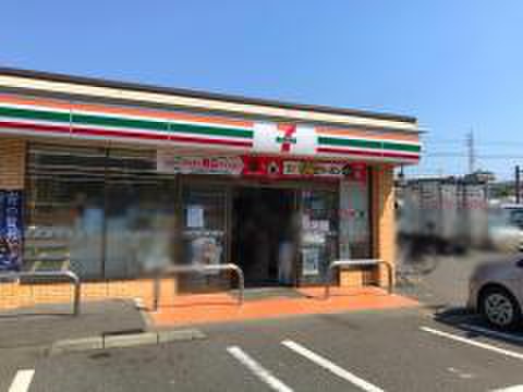 コンビニ　セブンイレブン（コンビニ）まで200m