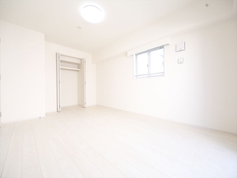 居室・リビング　洋室10.1帖　クローゼット付（収納充実してます）